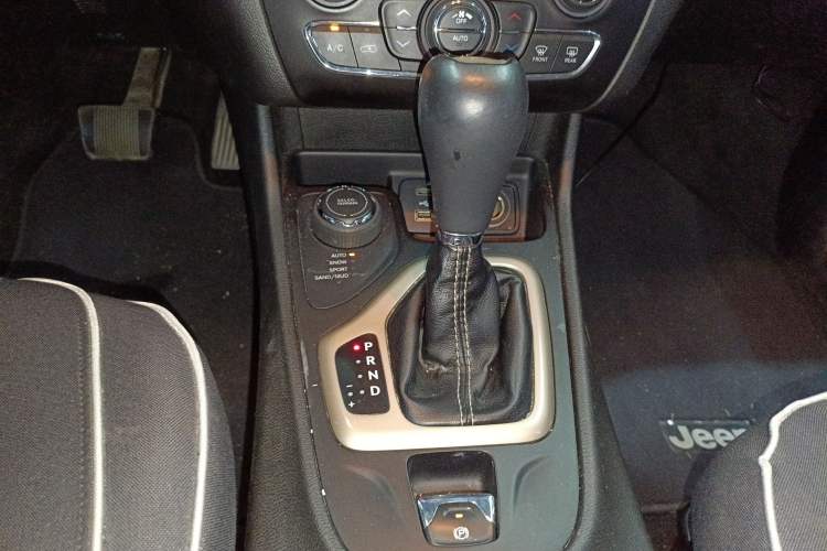 Used Jeep Cherokee 2014 2.4L Urban Edition Gear Lever