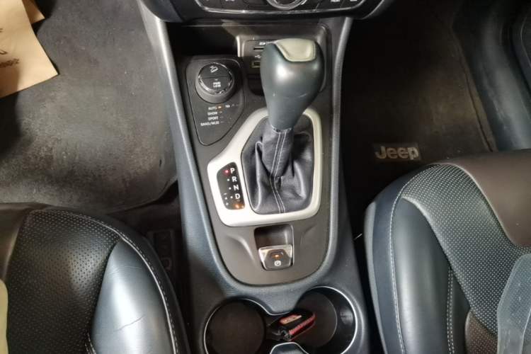 Used Jeep Cherokee 2014 2.4L Elite Edition Gear Lever