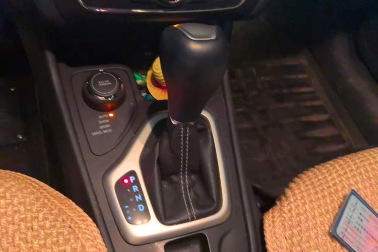 Used Jeep Cherokee 2014 2.4L Luxury Edition Gear Lever