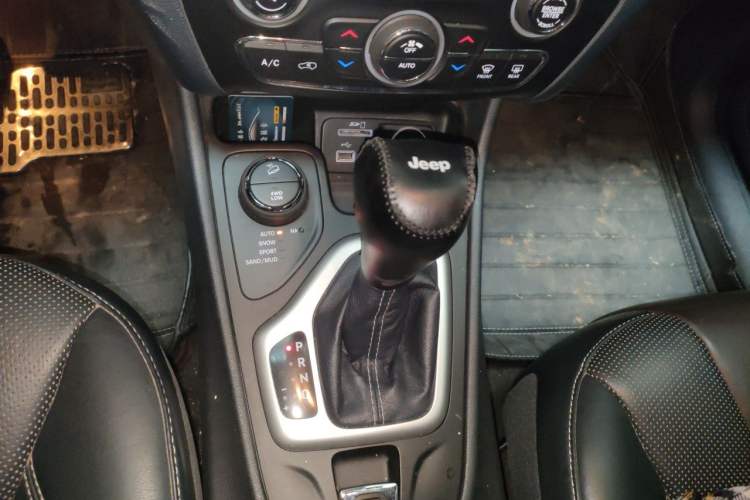 Used Jeep Cherokee 2014 2.4L Elite Edition Gear Lever