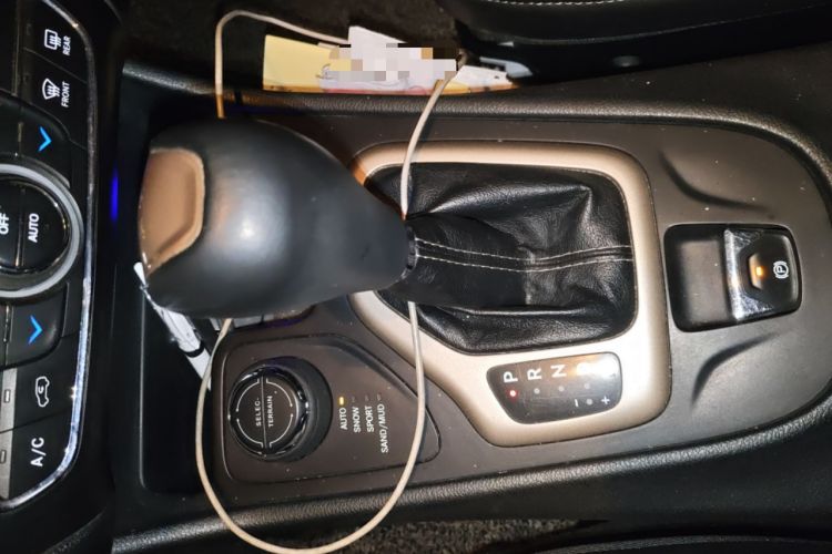 Used Jeep Cherokee 2014 2.4L Luxury Edition Gear Lever