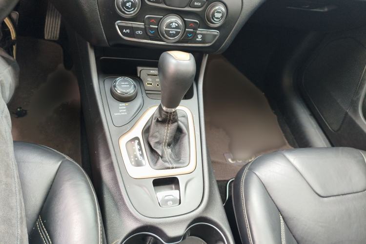 Used Jeep Cherokee 2014 2.4L Luxury Edition Gear Lever