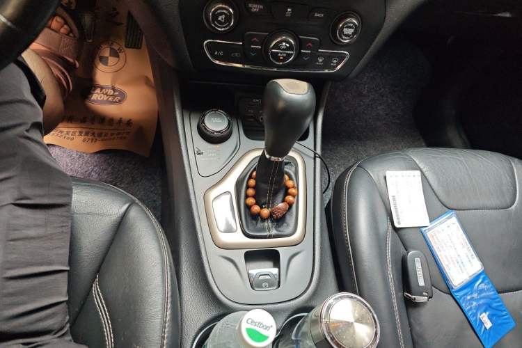 Used Jeep Cherokee 2014 2.4L Luxury Edition Gear Lever