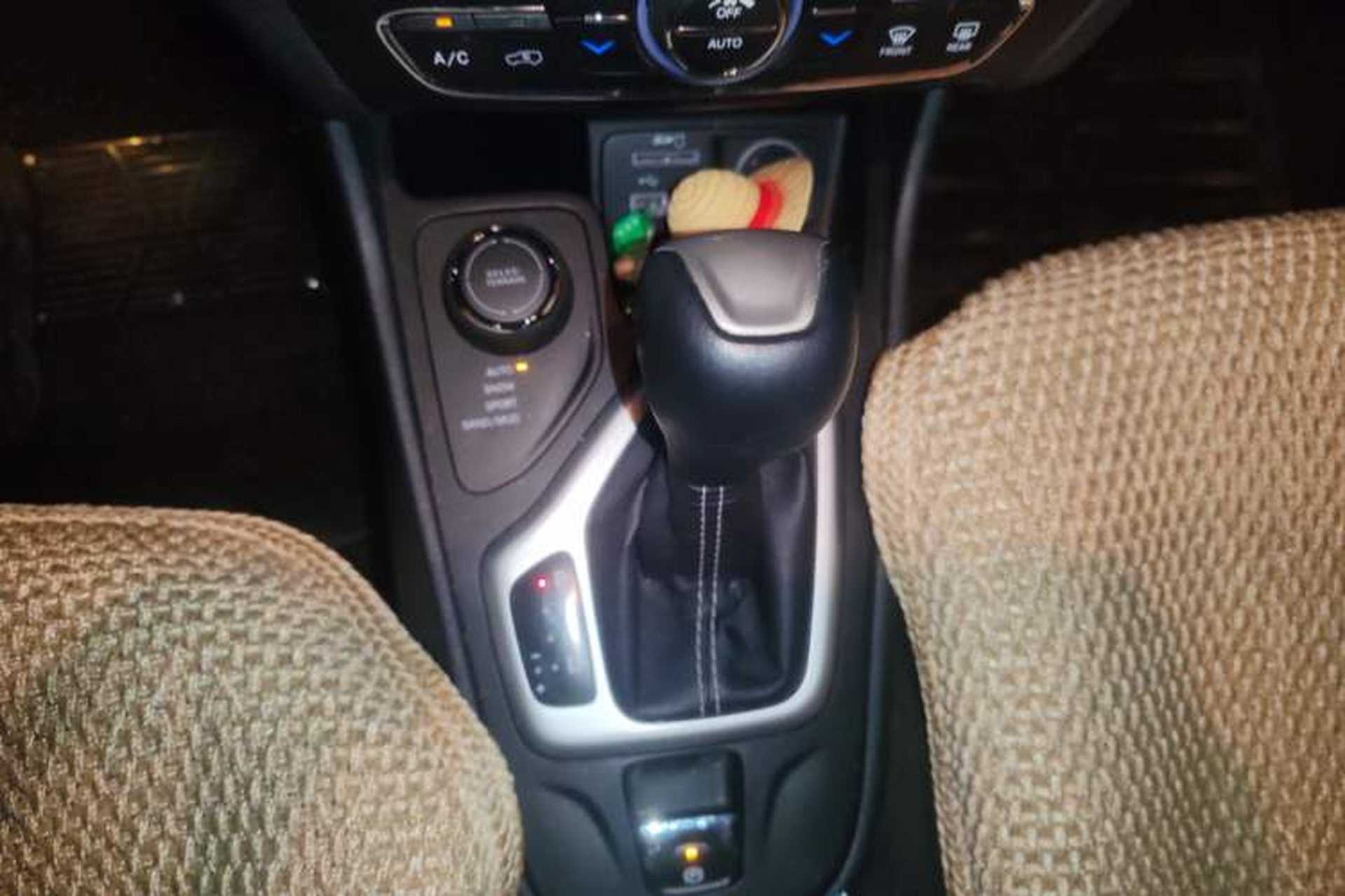 Used Jeep Cherokee 2014 2.4L Luxury Edition Gear Lever