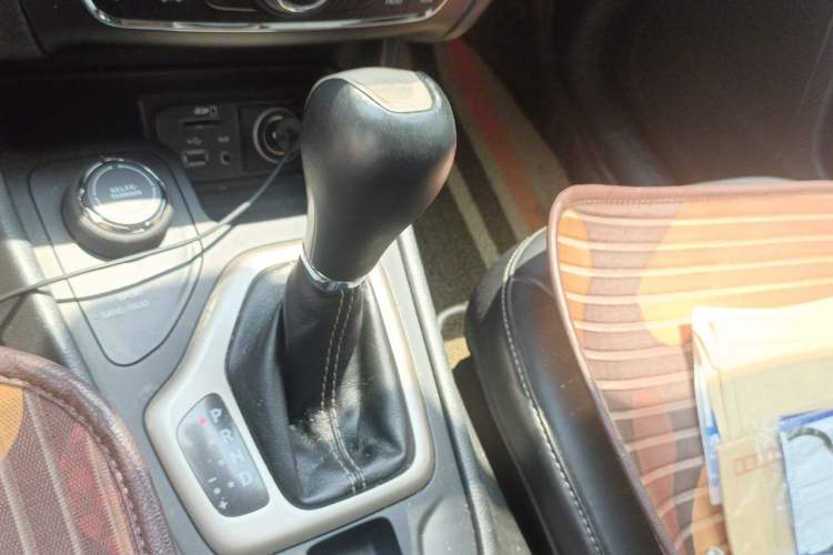 Used Jeep Cherokee 2014 2.4L Urban Edition Gear Lever