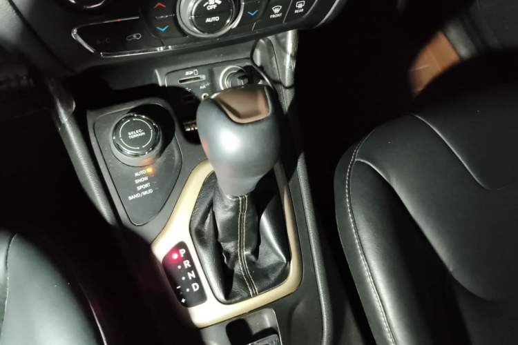 Used Jeep Cherokee 2014 2.4L Urban Edition Gear Lever