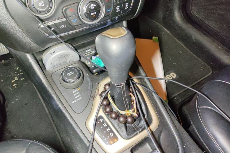 Used Jeep Cherokee 2014 2.4L Luxury Edition Gear Lever