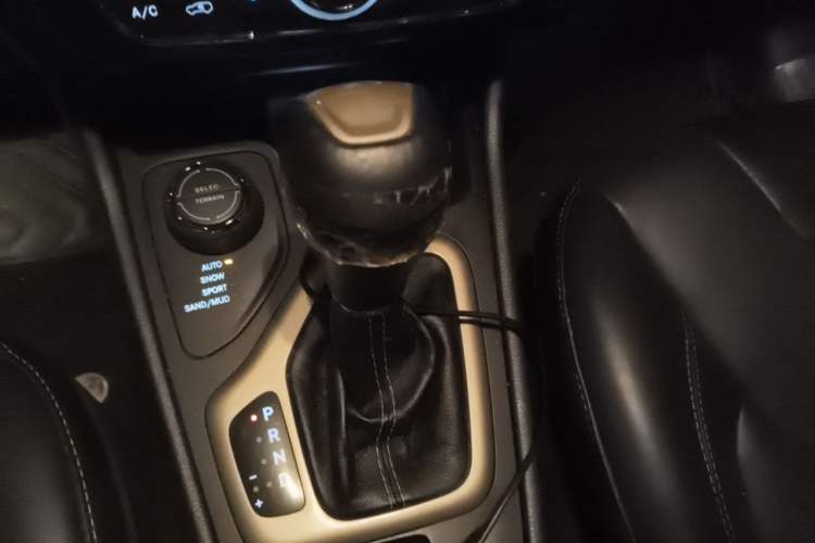 Used Jeep Cherokee 2014 2.4L Luxury Edition Gear Lever