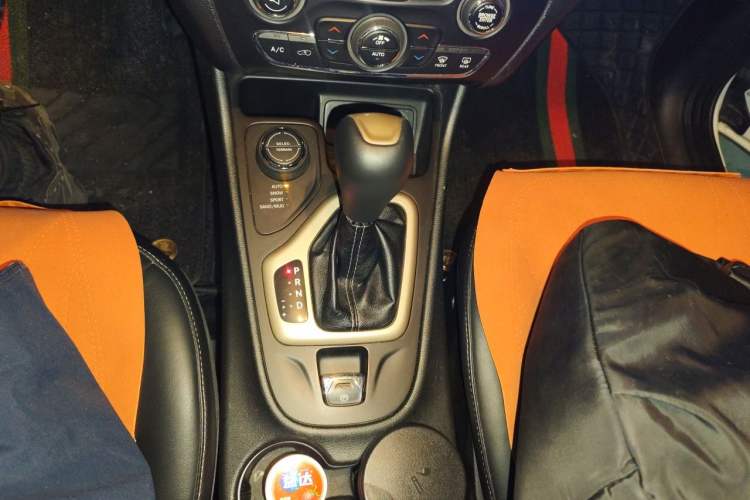 Used Jeep Cherokee 2014 2.4L Luxury Edition Gear Lever