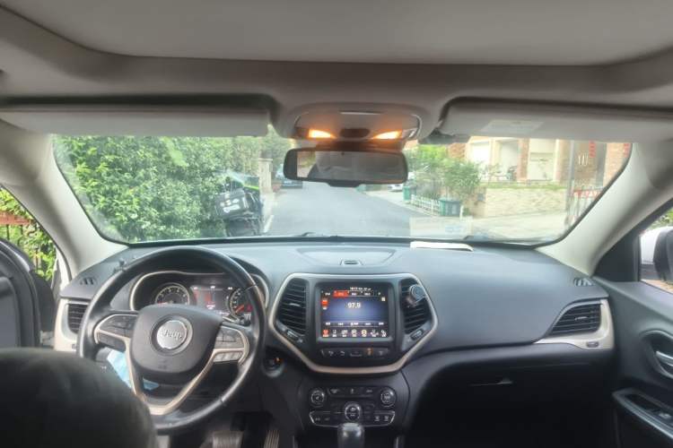 Used Jeep Cherokee 2014 2.4L Luxury Edition Headliner