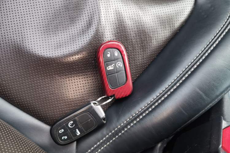 Used Jeep Cherokee 2014 2.4L Elite Edition Interior 1
