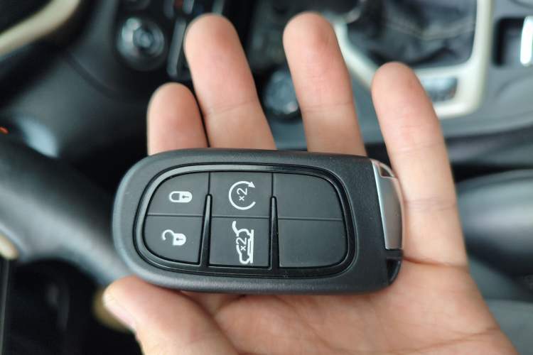 Used Jeep Cherokee 2014 2.4L Luxury Edition Interior 1