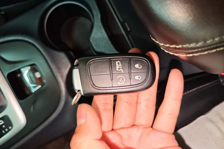 Used Jeep Cherokee 2014 2.4L Elite Edition Interior 1