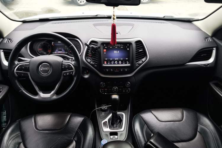 Used Jeep Cherokee 2014 2.4L Elite Edition Interior 2
