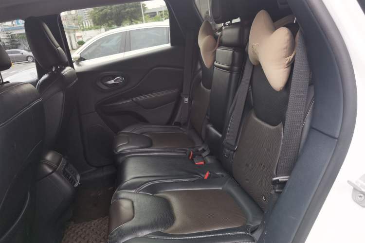 Used Jeep Cherokee 2014 2.4L Elite Edition Interior 4