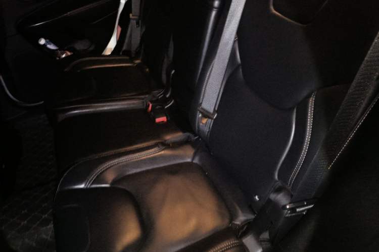 Used Jeep Cherokee 2014 2.4L Luxury Edition Interior 4