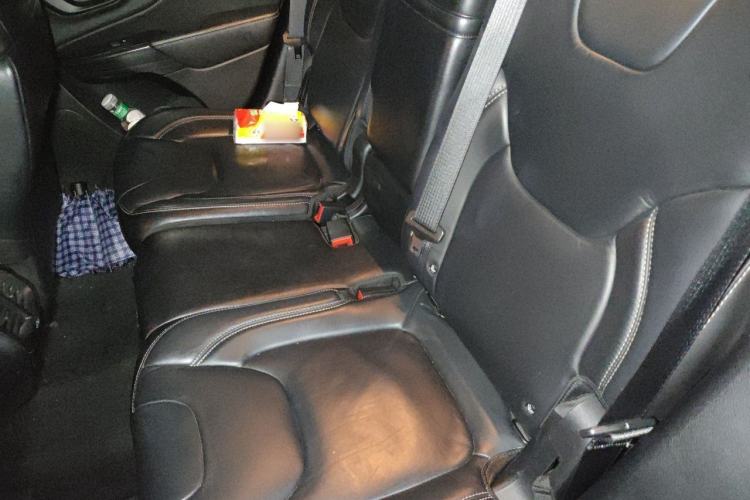 Used Jeep Cherokee 2014 2.4L Luxury Edition Interior 4
