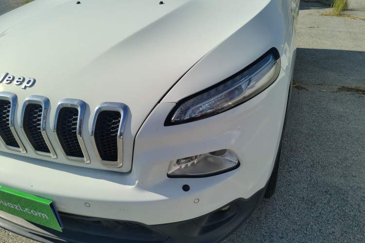 Used Jeep Cherokee 2014 2.4L Luxury Edition Left Front Headlight