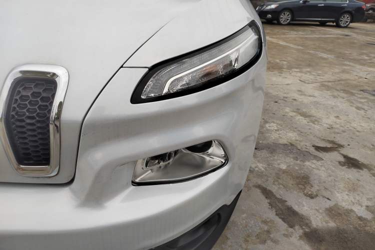 Used Jeep Cherokee 2014 2.4L Urban Edition Left Front Headlight