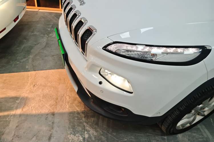 Used Jeep Cherokee 2014 2.4L Elite Edition Left Front Headlight