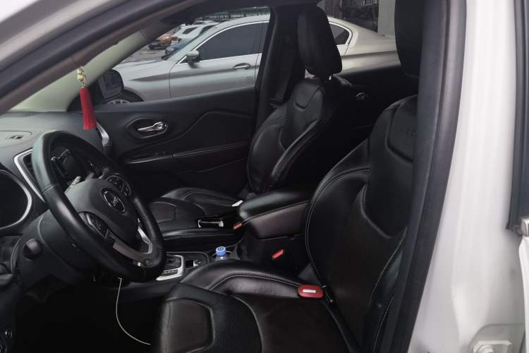 Used Jeep Cherokee 2014 2.4L Elite Edition Left Front Seat