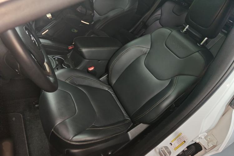 Used Jeep Cherokee 2014 2.4L Urban Edition Left Front Seat