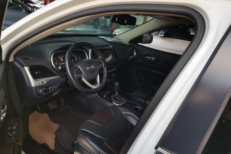 Used Jeep Cherokee 2014 2.4L Elite Edition Left Front Seat