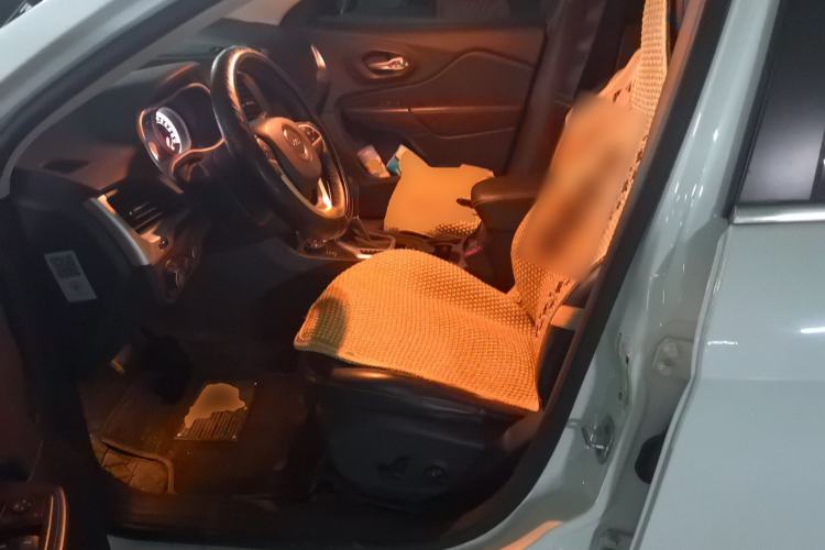 Used Jeep Cherokee 2014 2.4L Luxury Edition Left Front Seat