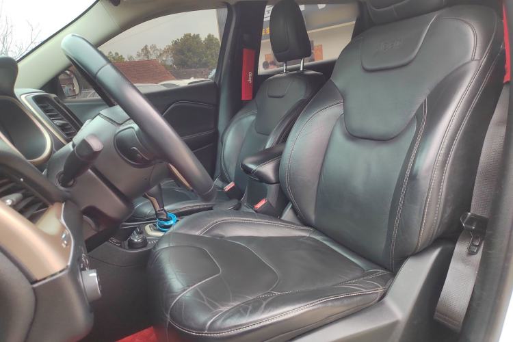 Used Jeep Cherokee 2014 2.4L Urban Edition Left Front Seat