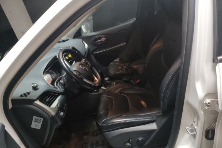 Used Jeep Cherokee 2014 2.4L Elite Edition Left Front Seat