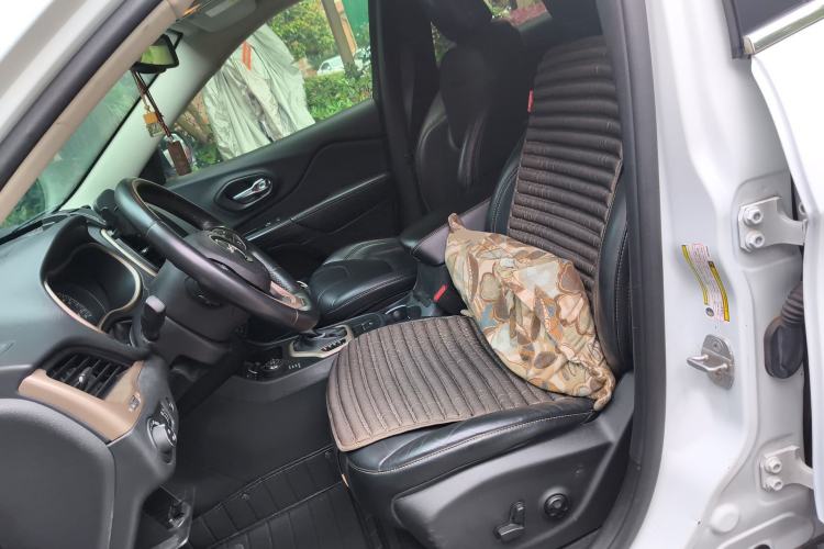 Used Jeep Cherokee 2014 2.4L Luxury Edition Left Front Seat