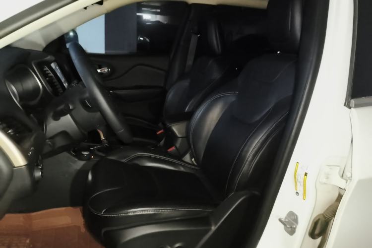 Used Jeep Cherokee 2014 2.4L Urban Edition Left Front Seat