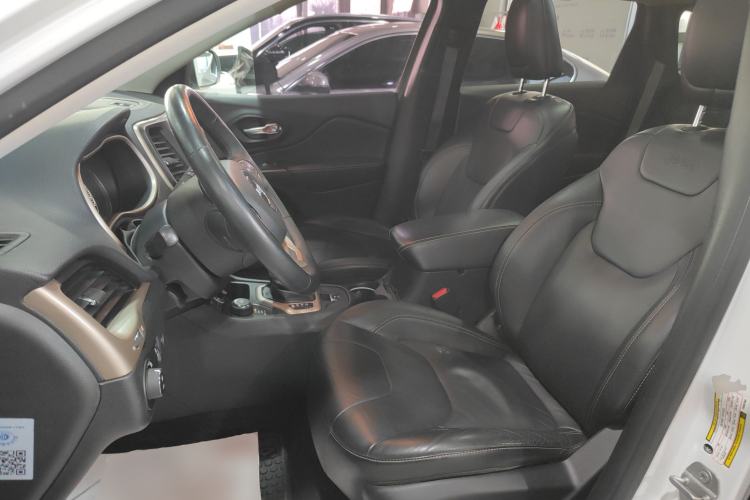 Used Jeep Cherokee 2014 2.4L Luxury Edition Left Front Seat