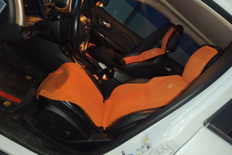 Used Jeep Cherokee 2014 2.4L Luxury Edition Left Front Seat