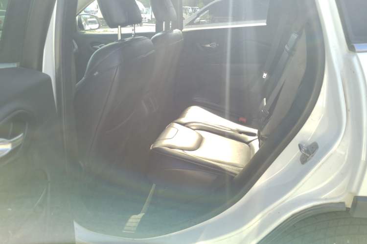 Used Jeep Cherokee 2014 2.4L Luxury Edition Left Rear Seat