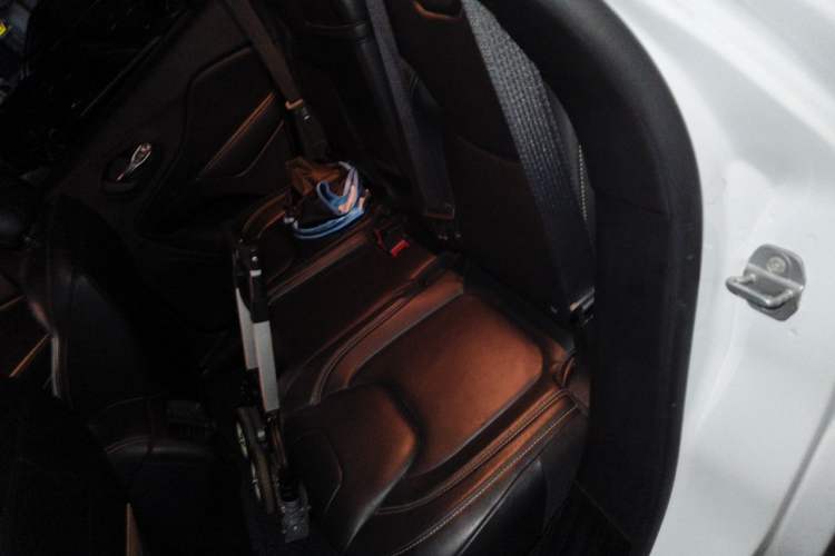 Used Jeep Cherokee 2014 2.4L Luxury Edition Left Rear Seat
