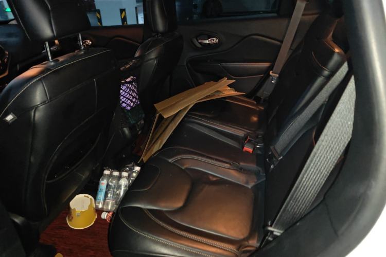 Used Jeep Cherokee 2014 2.4L Luxury Edition Left Rear Seat