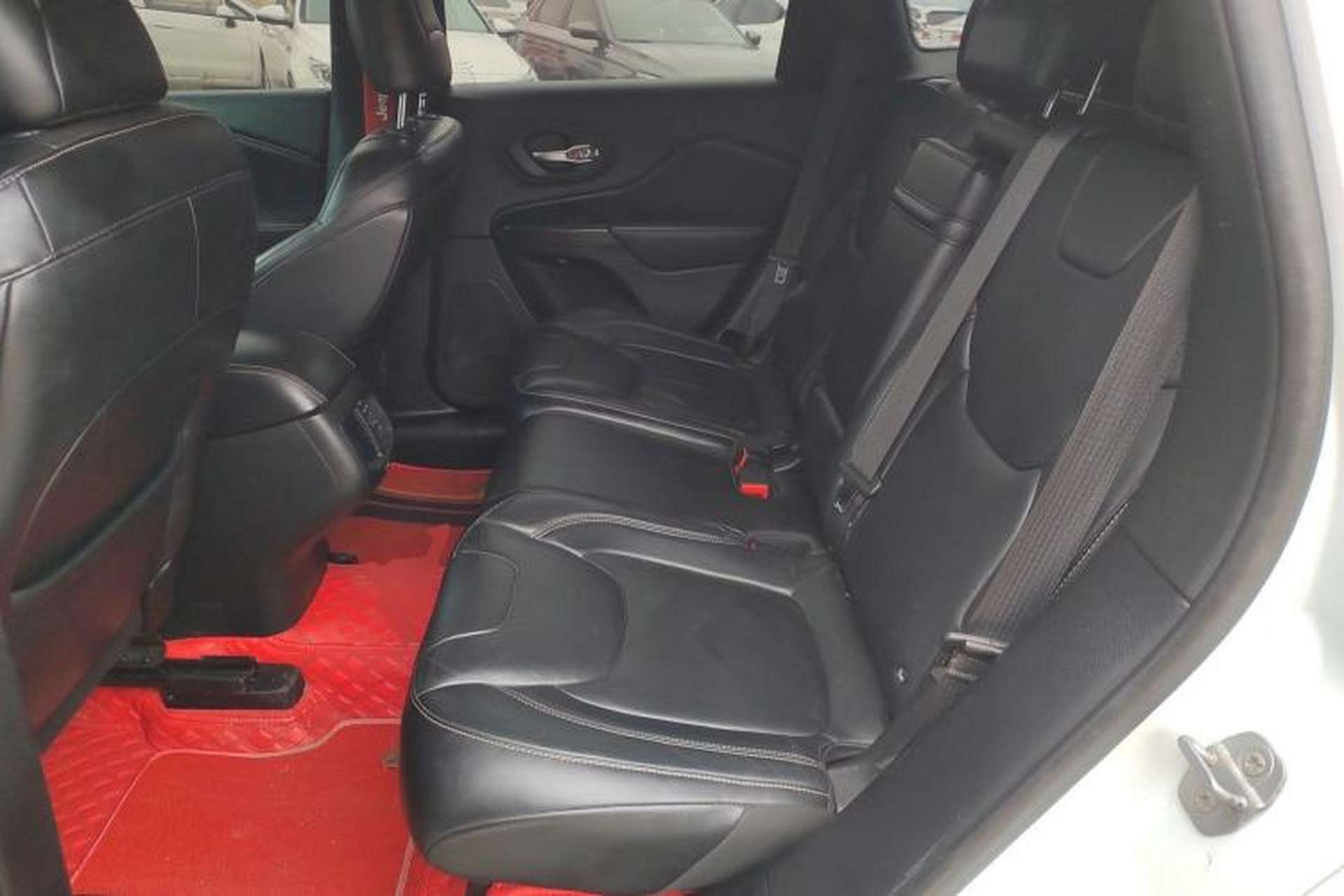 Used Jeep Cherokee 2014 2.4L Urban Edition Left Rear Seat