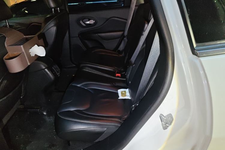 Used Jeep Cherokee 2014 2.4L Luxury Edition Left Rear Seat