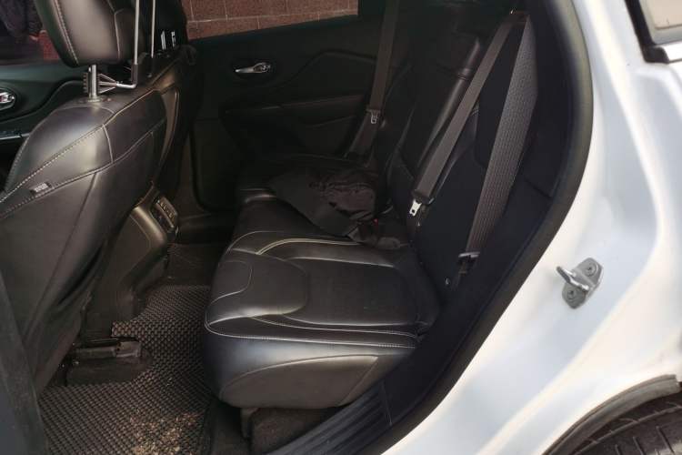 Used Jeep Cherokee 2014 2.4L Luxury Edition Left Rear Seat