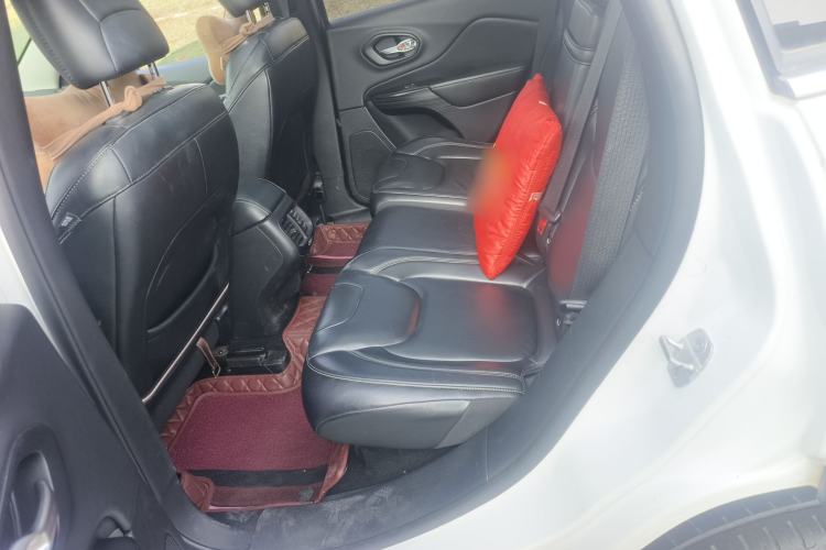 Used Jeep Cherokee 2014 2.4L Luxury Edition Left Rear Seat
