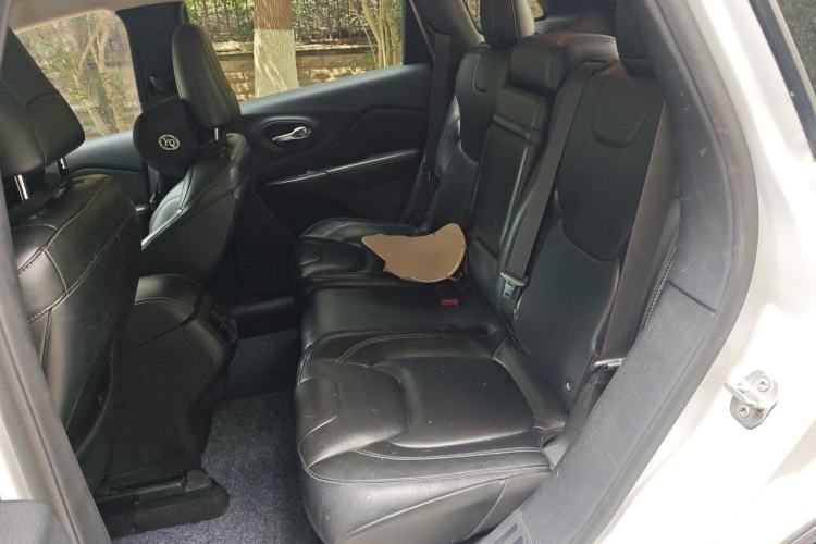 Used Jeep Cherokee 2014 2.4L Luxury Edition Left Rear Seat