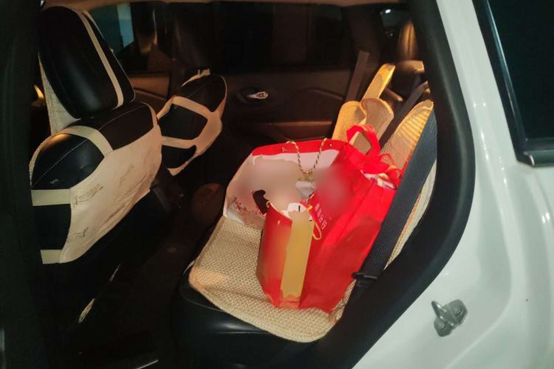 Used Jeep Cherokee 2014 2.4L Luxury Edition Left Rear Seat