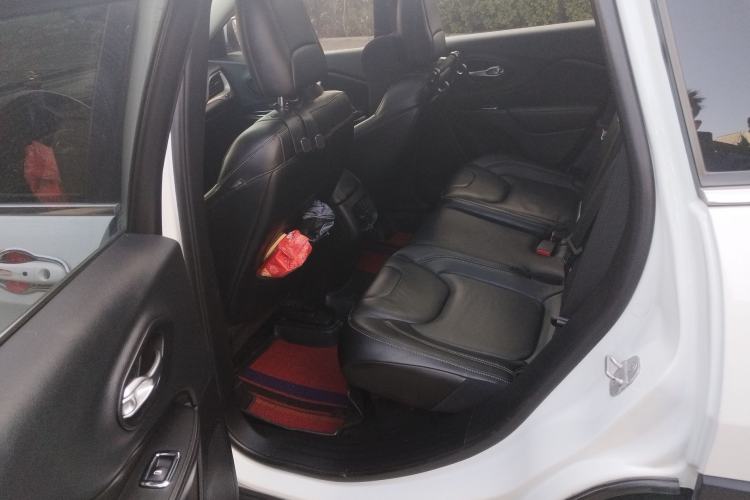 Used Jeep Cherokee 2014 2.4L Luxury Edition Left Rear Seat