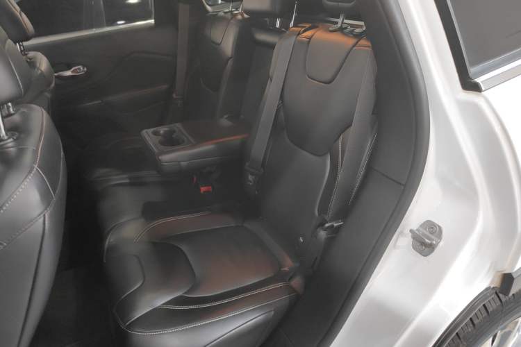 Used Jeep Cherokee 2014 2.4L Luxury Edition Left Rear Seat