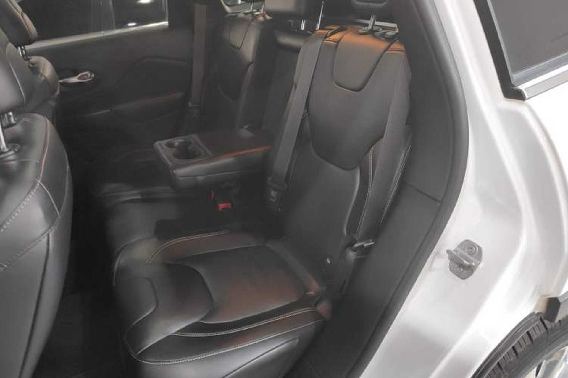 Used Jeep Cherokee 2014 2.4L Luxury Edition Left Rear Seat