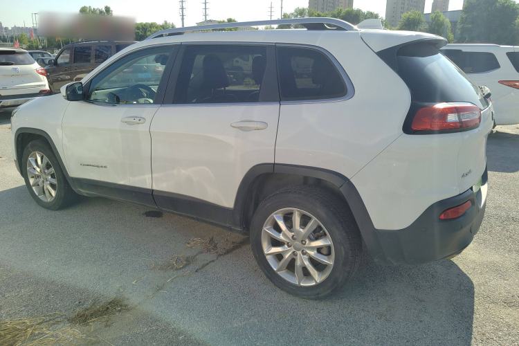 Used Jeep Cherokee 2014 2.4L Luxury Edition Left Side