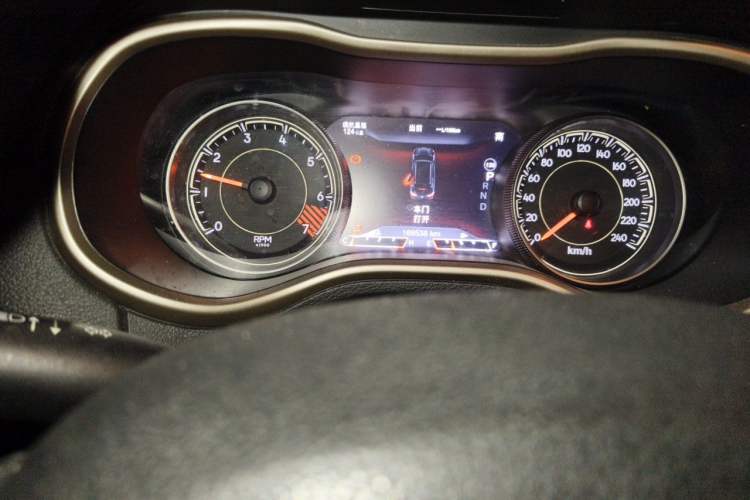 Used Jeep Cherokee 2014 2.4L Luxury Edition Odometer Close Up