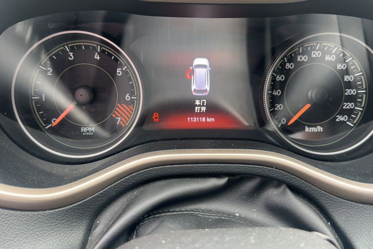 Used Jeep Cherokee 2014 2.4L Urban Edition Odometer Close Up