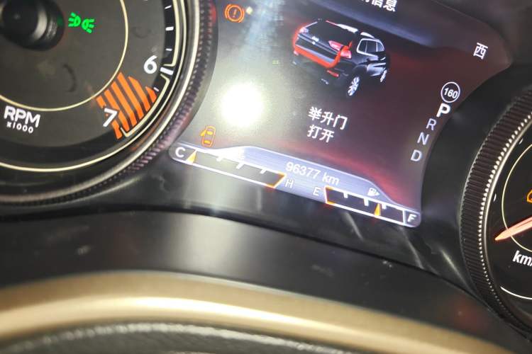 Used Jeep Cherokee 2014 2.4L Luxury Edition Odometer Close Up